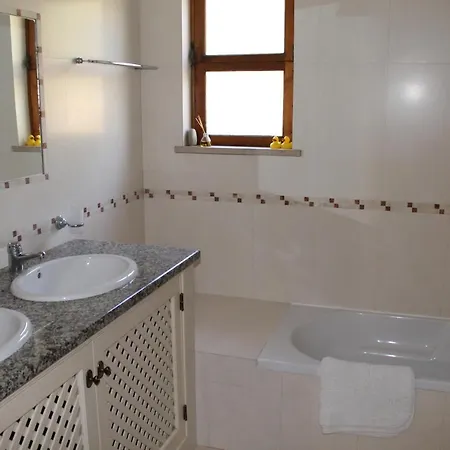 Abf18v3 Moradia Qualidade E Piscina,lindas V * 阿尔布费拉